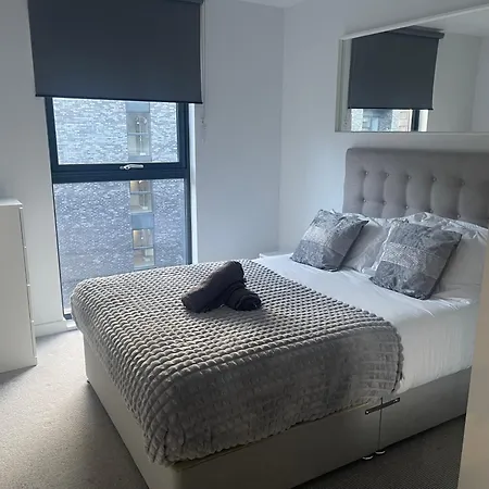 Manchester City Center Apartment-3